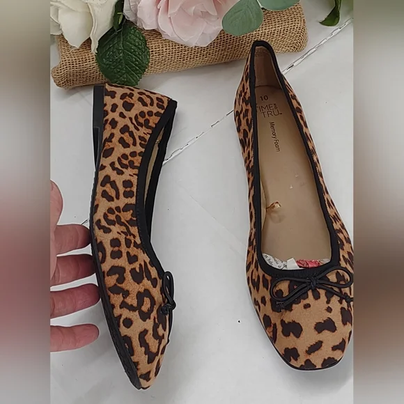 Time and Tru Leopard Print Flats with Black Trim - Picture 3 of 5